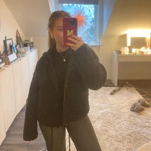 MarinblåJacka - En super skön och fin tyggjacka från Zara 🤩 i fint skick ! 