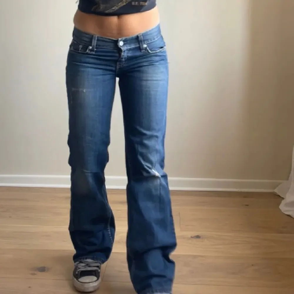 Super nice levis jeans, långa!😍Innerbenslängd ca 80. Jeans & Byxor.