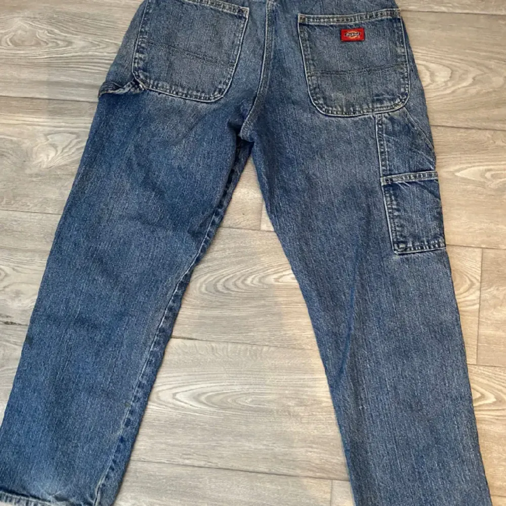 Blå dickies jeans. Jeans & Byxor.