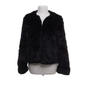 Päls jacka - Så fin pälsjacka, säljer då jag just denna inte kommer till användning 