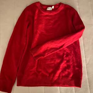 Röd stickad tröja ifrån Vila, storlek S