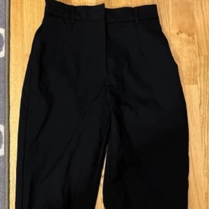Kostymbyxor från Cubus strl 36 - Kostymbyxor från Cubus i fint skick, strl 36. 