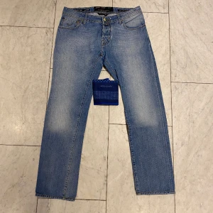 Jacob Cohën jeans - Säljer ett par feta Jacob Cohën jeans till gott pris! Jeansen är i storlek 31 och är i gott skick!