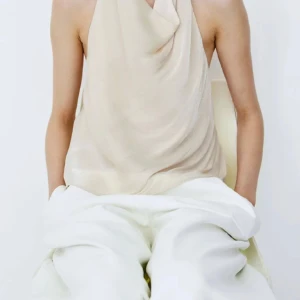 Hm tröjaa! - Säljer denna jätte fint hm, använde den bara 1 gång för ett fest och så den är typ ny❤️ och perfekt för sommar