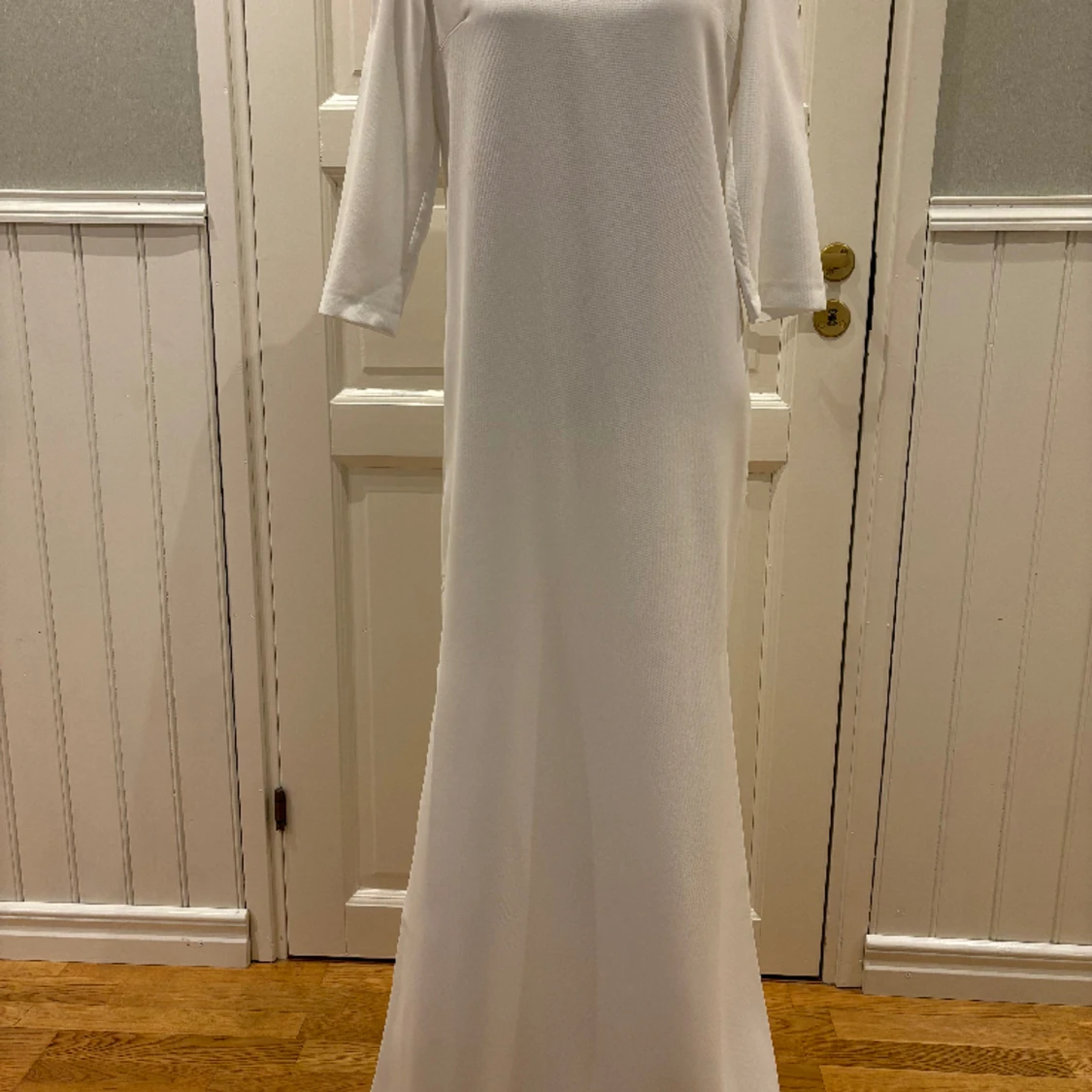 Vit maxiklänning French Connection (Arrow crepe split maxi dress) 