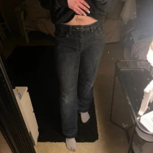 Lågmidjade jeans  - Hej säljer mina Lågmidjade jeans från storm.🌸