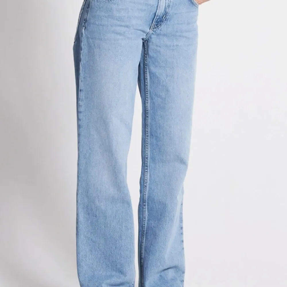 Lågmidjade jeans från lager 157, ”low rider”. Fint skick. Säljer för att jag tyvärr inte kan ha de längre. Köpta för 400kr jag säljer de för 300kr. Köparen står för frakten.. Jeans & Byxor.