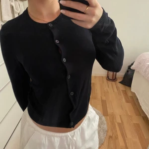 Finstickad kofta - Kofta från Lager157. Storlek s.