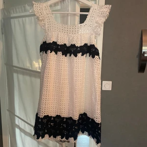 Super fin sommarklänning - Säljer denna klänning som är en gammal från Zara.💕💕 Säljer den pga kommer tyvärr inte till användning 