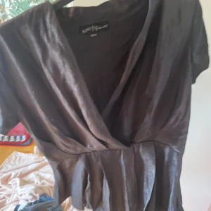 Svart blus  - Bra skick inte mycket andvänd.