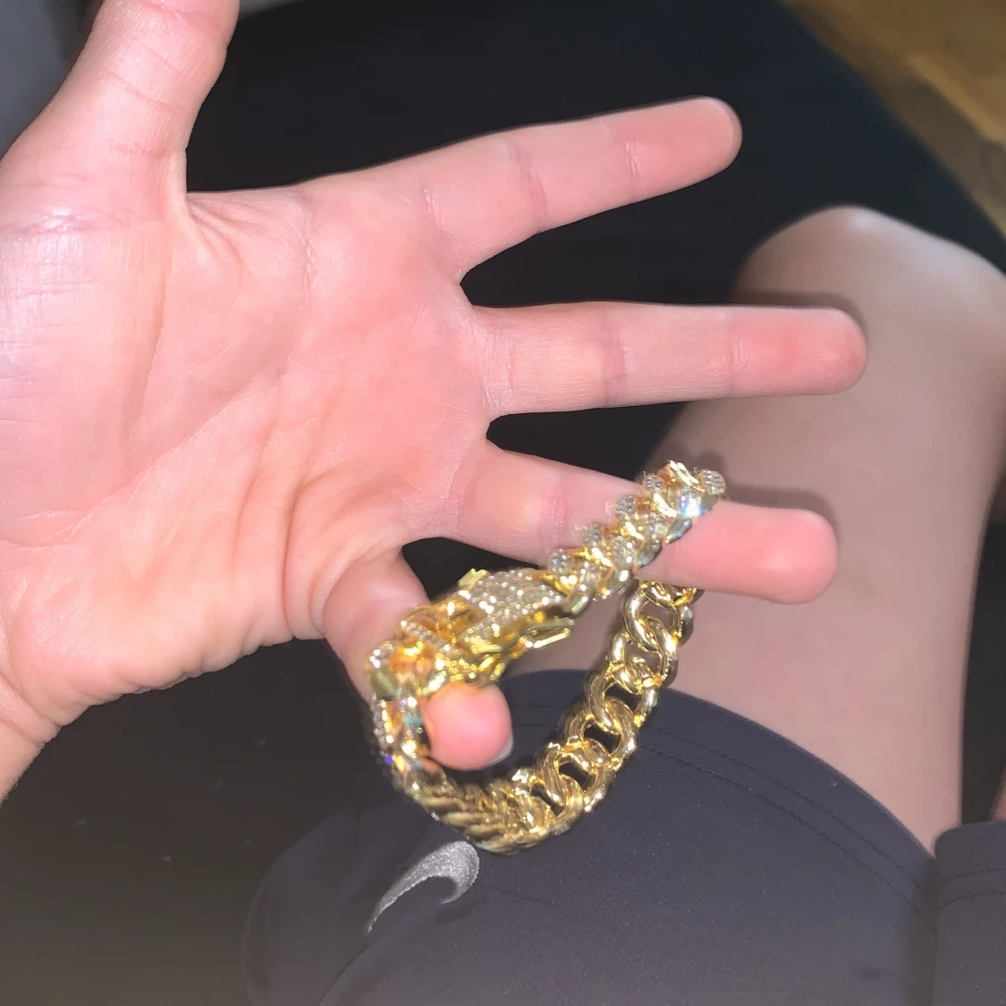 Hej säljer ml. Guld Armband   - 93
