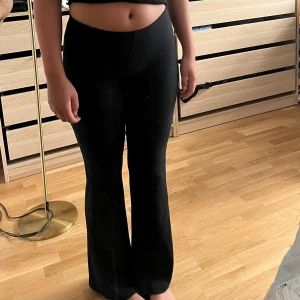 Mjukisbyxor från HM - Skriv om du är intresserad🤍💕