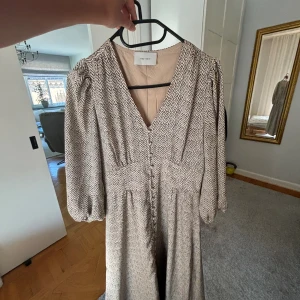 KLÄNNING - Superfin klänning storlek 36