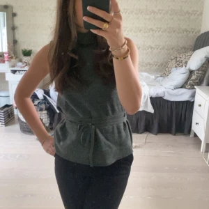 Zara topp - Säljer denna jätte snygga toppen🌸🌸 knappt använd och i nytt skick😄