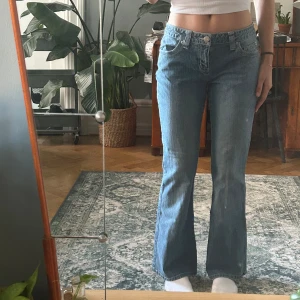 Lowaist jeans  - Väldigt snygga lowaist jeans som tyvärr inte kommer till användning längre. Köpta i usa. Bra längd på mig som är 170cm. Väldigt bra skick. Kontakta vid intresse🤍