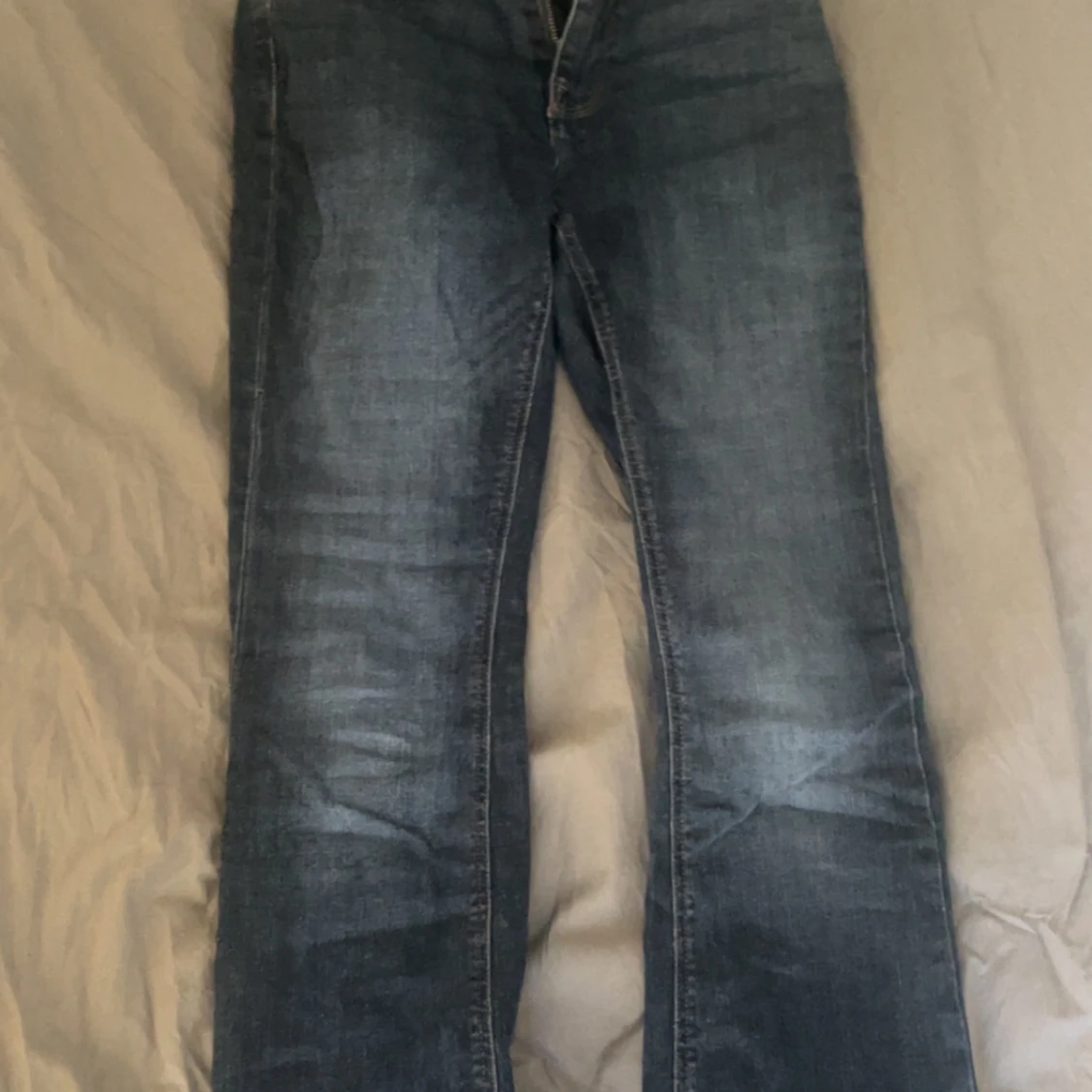 Mörk blåa flare jeans från ONLY - 90