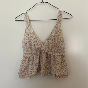 Topp - En topp från SHEIN i storlek s/m