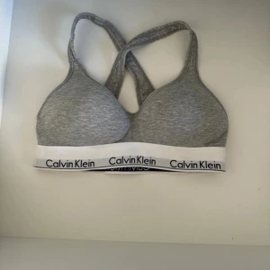 Calvin klein ”Bralette lift” - Lite använd och är i väldigt bra skick, säljer då den är lite för liten