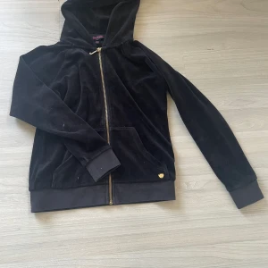 Juciy kofta - Säljer denna kofta från Juicy Couture till barn