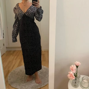 Blommig klänning - Klänning från missguided. Storlek 34.