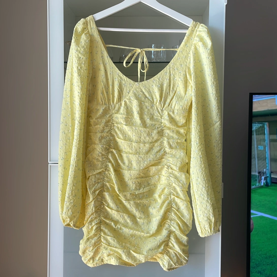 Ljusgul klänning  - 91