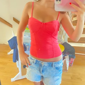 Cool topp - Snyggaste linnet i finaste färgen passar så bra när man är brun, det är inte lika neon som de ser ut i kameran 