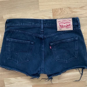 Jeans shorts  - Supersnygga lågmidjade jeans shorts. Storlek 30/32 passar som S. 