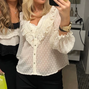 Volangtopp - Säljer denna volangtopp från Zara❤️‍🔥