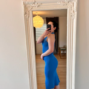 Blue dress  - Blue dress with a slit and only used once 