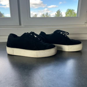 Axel Arigato skor  - Superfina Axel Arigato skor i storlek 36. 