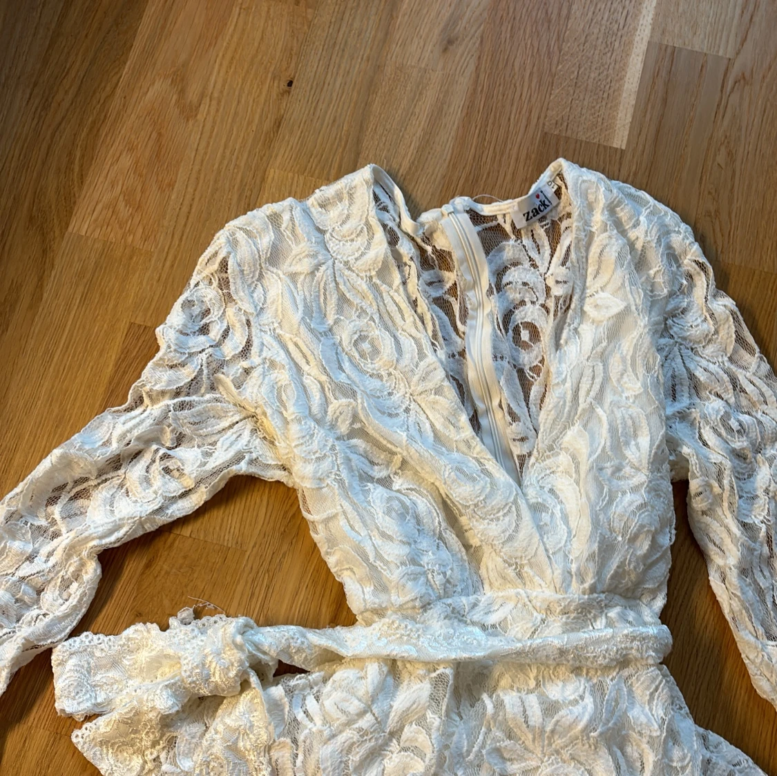 Vit spetsklänning - 90