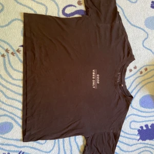 Croptop - Svart croptop med trycket ”Good vibes only” sol är perfekt till sommaren