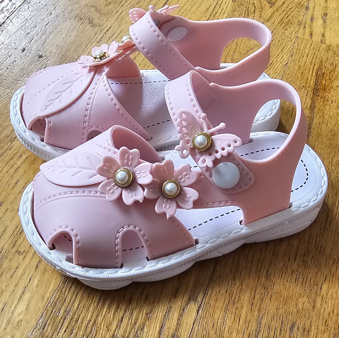 Sandaler i storlek 23