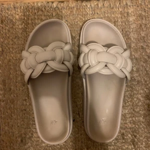 Slippers - Söta sandaler från H&M. Använda två gånger.