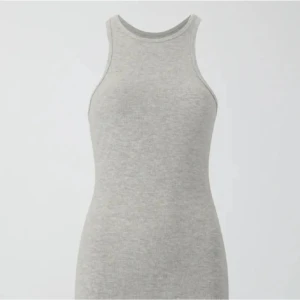 Klänning  - Fin grå klänning från Gina Tricot, köpt för 300kr. Använd någon enstaka gång, men nyskick, hör av dig vid frågor eller intresse eller för bild på💗