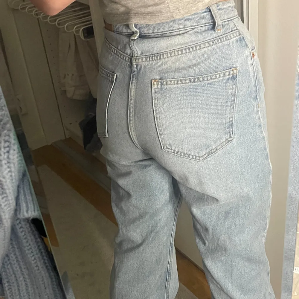 Supersnygga jeans från NA-KD,  Storlek XS, jag är 163 (lite för långa för mig) 🤍. Jeans & Byxor.