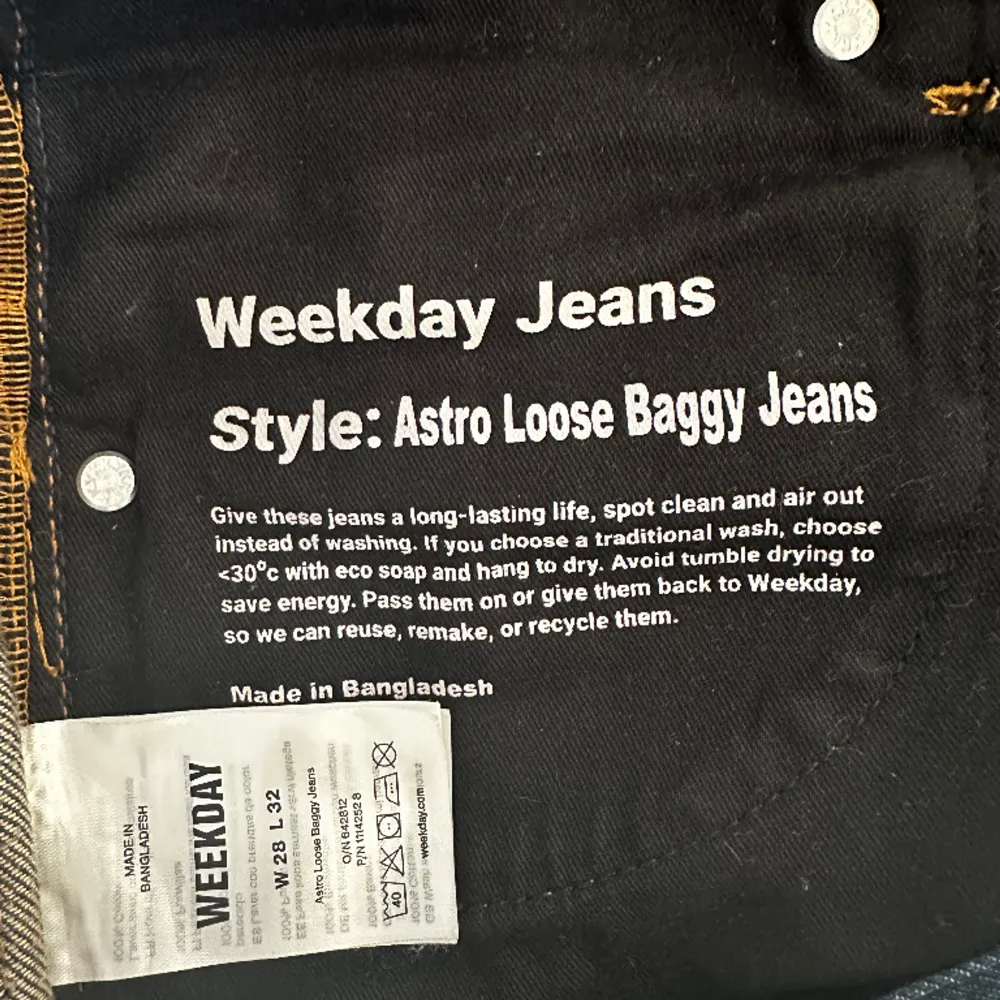 Skriv innan köp Snygga weekday jeans Köpta inte länge sen Bra skick, som nya STORLEK: W28 L32. Jeans & Byxor.