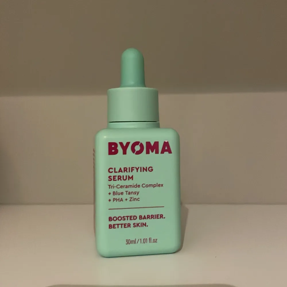 Ett clarifying serum från Byoma köpt på Sephora💗 Säljs då den inte används så mycket hos mig. Använd MAX 2-3 gånger🫶. Övrigt.