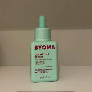 Ett clarifying serum från Byoma köpt på Sephora💗 Säljs då den inte används så mycket hos mig. Använd MAX 2-3 gånger🫶
