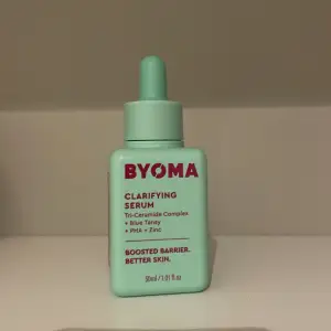 Ett clarifying serum från Byoma köpt på Sephora💗 Säljs då den inte används så mycket hos mig. Använd MAX 2-3 gånger🫶