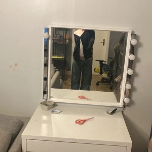 Säljer domma fina byxorna från replay  - Blir inte till användning men är jätte fina och sköna❤️❤️  Waist 34      Length 34