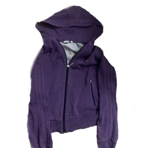 Zipup adidas - Rätt så använd adidas zipup hoodie. Sitter som en XXS/XS. 