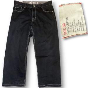 Galet sköna ecko jeans size W38xL32~! Mått-> (midjemått 47cm) (längd 102cm) (innerbenslängd 72cm) (benöppningen 27cm) kom privat för fler bilder samt frågor!