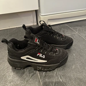Fila skor  - Tuffa skor i fint skick från fila 