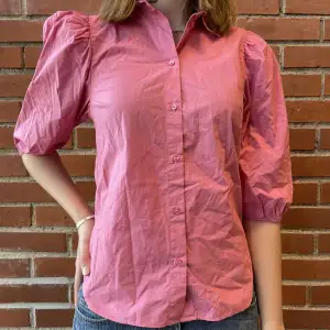 Snygg rosa skjorta med puffärmar 😍🥰💞🩷✨