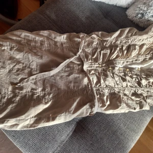 Jättefin klänning från Hugo Boss  - Hej😊Jag har en jättefin Hugo Boss Original klänning till salu.  Köpt i Boss butik.  Jag rekommenderar det starkt.  Storlek s/M.36/38 .Välkommen 😊