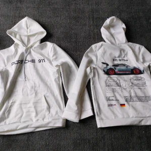 Porche 911 GT3 rs hoodie - 2 stycken porche hoodie i storlek M och S. Bara provade men passar inte mig.