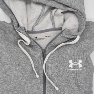 Under Armour huvjacka hoodie stl. Large - Grå huvjacka från Under Armour. 