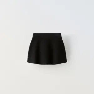 Säljer denna slutsålda stickade kjol från zara då den inte längre kommer till användning💕