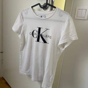 T-shirt från CalvinKlein 
